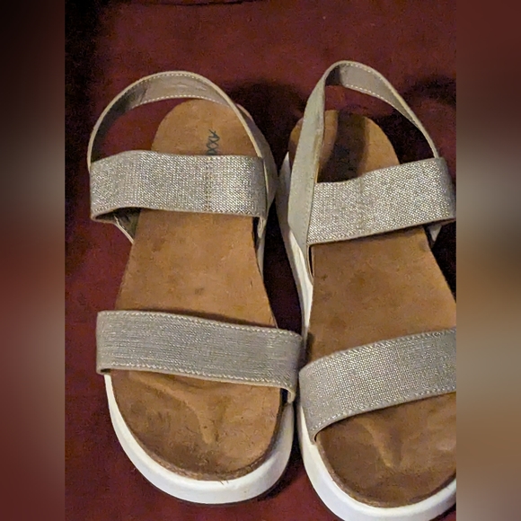 Sandals - Picture 2 of 2